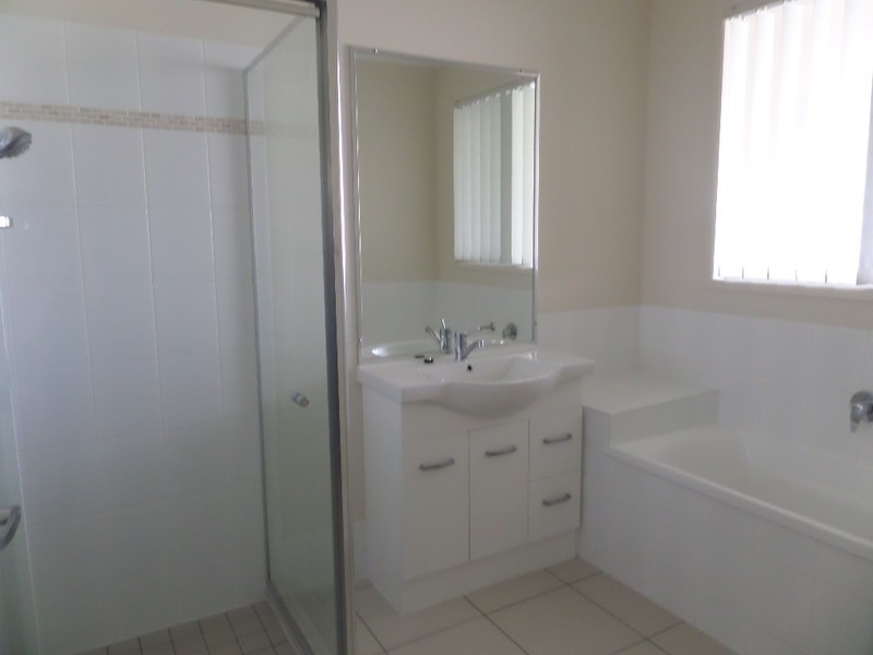 17 Iris Court, Yamanto QLD 4305