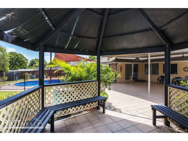 27 Macknish Crescent, Coopers Plains QLD 4108