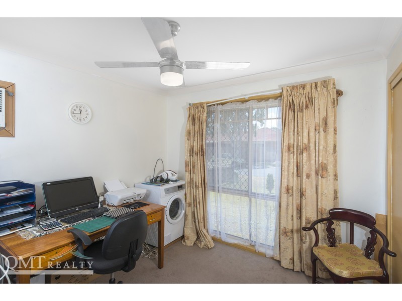 27 Macknish Crescent, Coopers Plains QLD 4108