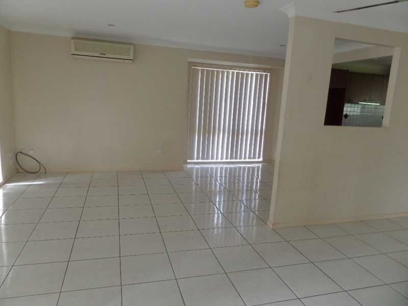 10 letitia Street, Regents Park QLD 4118