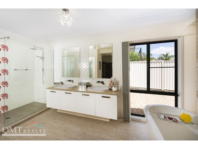 31 Roland Street, Parkinson QLD 4115