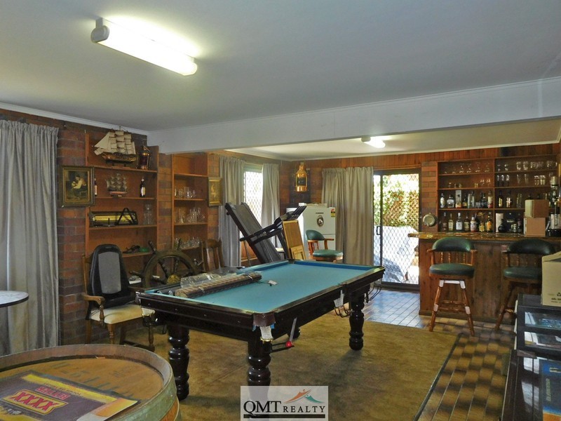9 Watling Street, Hillcrest QLD 4118