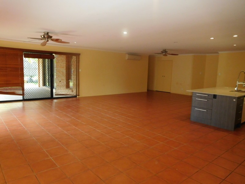 11 Clifton Place, Parkinson QLD 4115