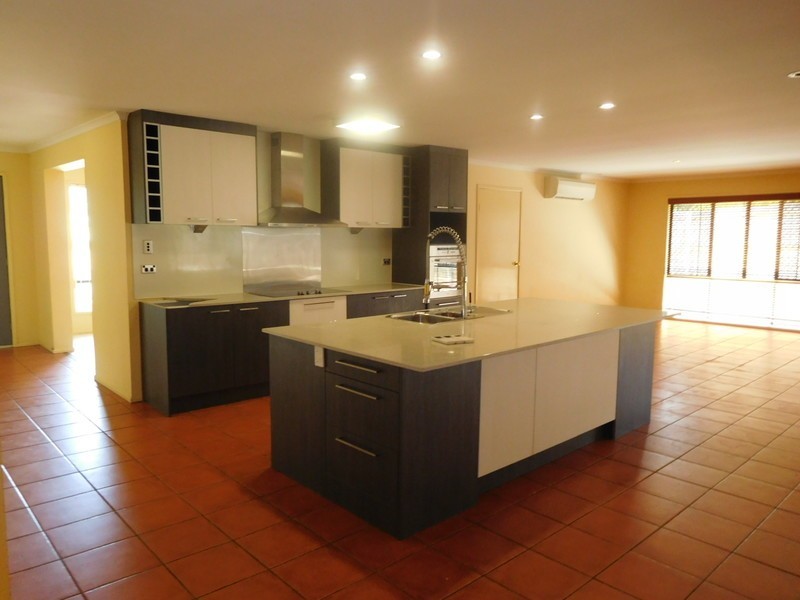 11 Clifton Place, Parkinson QLD 4115