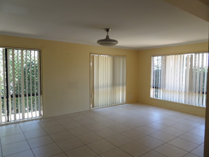 11 Clifton Place, Parkinson QLD 4115