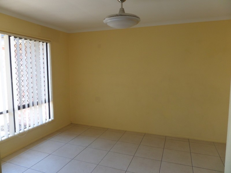 11 Clifton Place, Parkinson QLD 4115