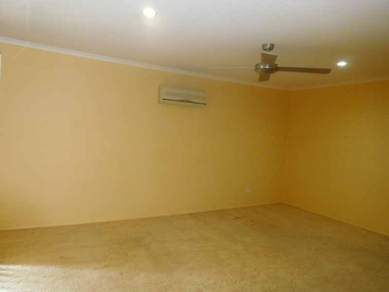 11 Clifton Place, Parkinson QLD 4115