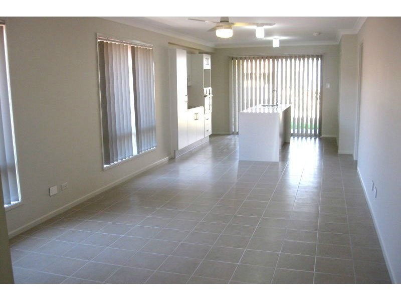 42A Cheihk Cresc, Collingwood Park QLD 4301