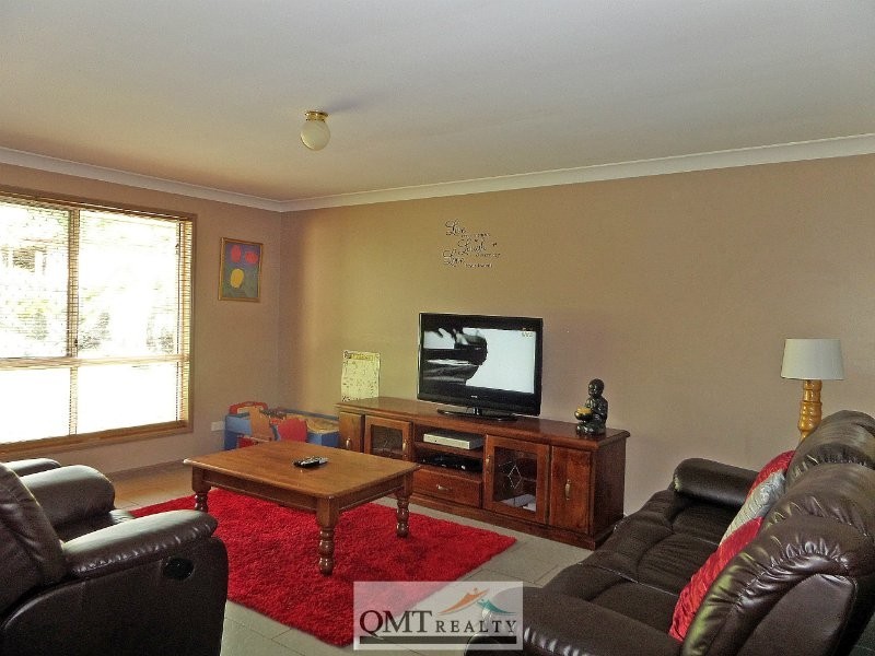 17 Pinnacle Close, Regents Park QLD 4118