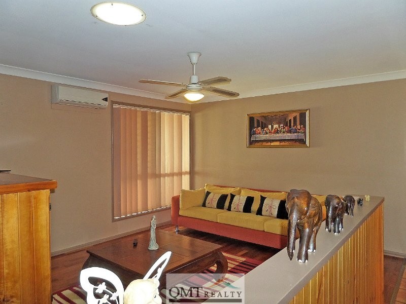 17 Pinnacle Close, Regents Park QLD 4118