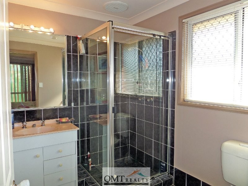 17 Pinnacle Close, Regents Park QLD 4118