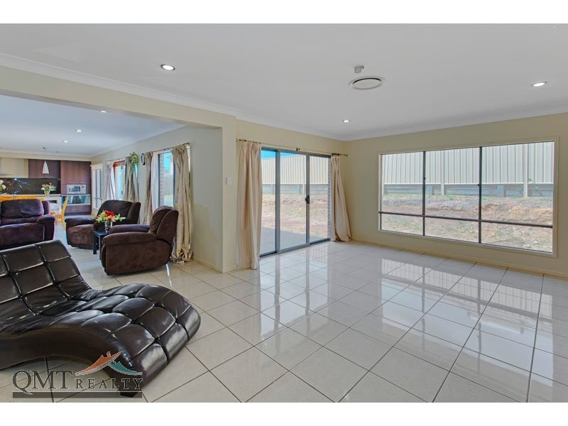 8 Lloyd Bird Crescrent, Springfield Lakes QLD 4300