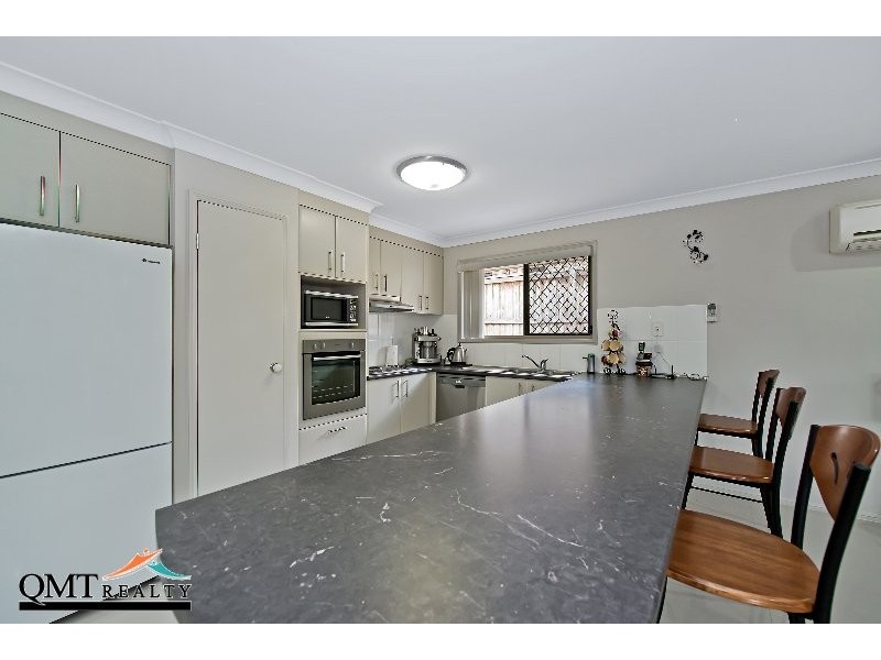 77 Laurel Street, Heathwood QLD 4110