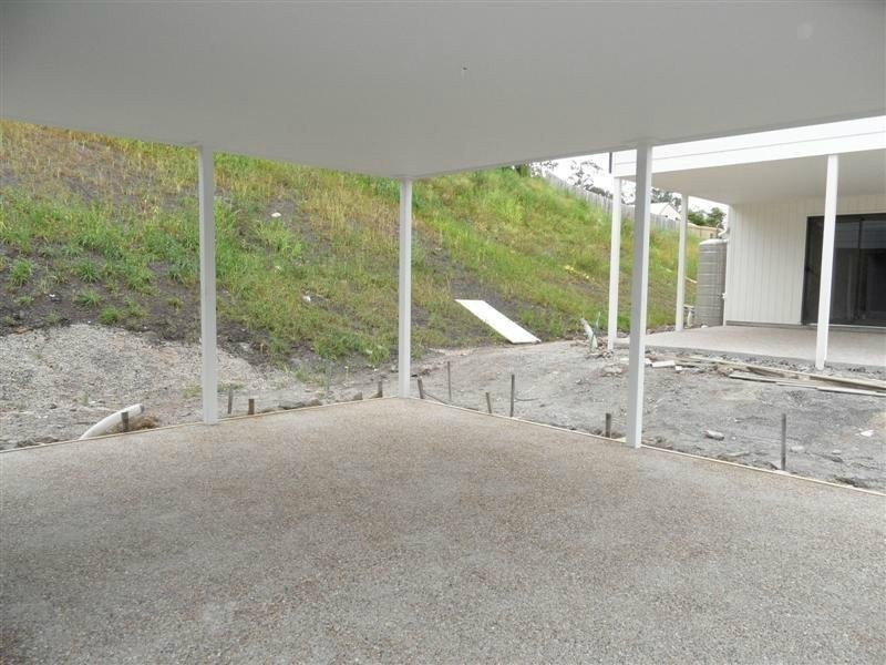 92 High Street, Blackstone QLD 4304