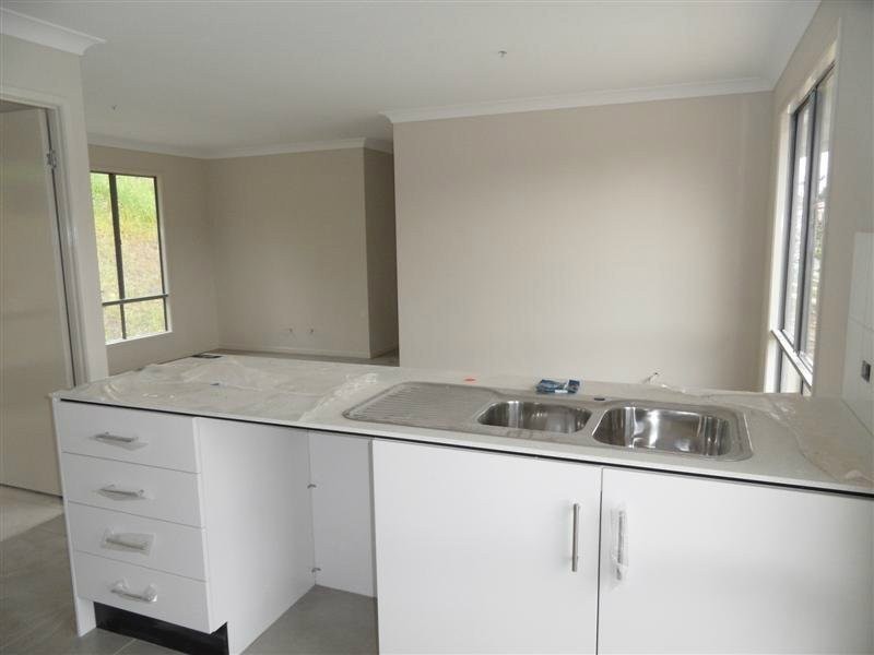 92 High Street, Blackstone QLD 4304