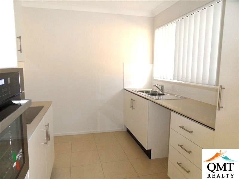 12 Bowen Place, Blackstone QLD 4304
