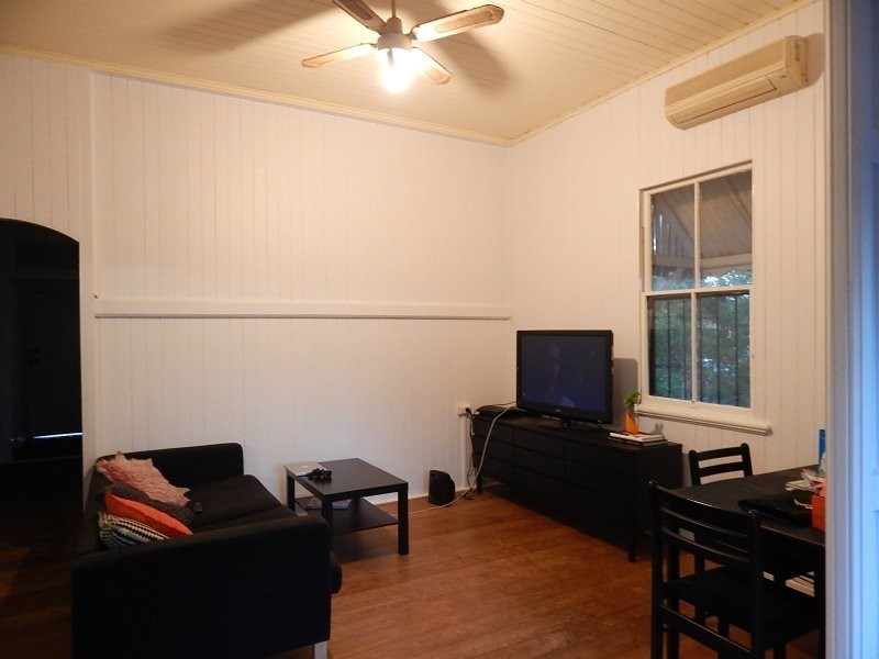 28 Walsh Street, Newtown QLD 4305