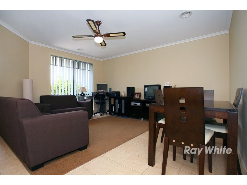 7 Tauna Place, Cranbourne VIC 3977