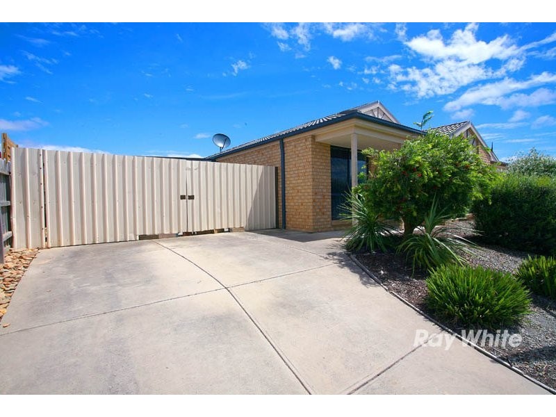 7 Tauna Place, Cranbourne VIC 3977