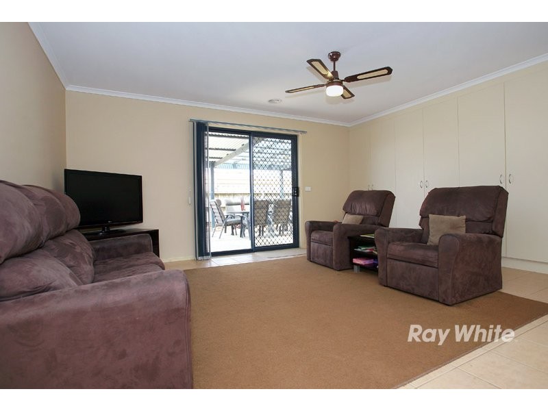 7 Tauna Place, Cranbourne VIC 3977