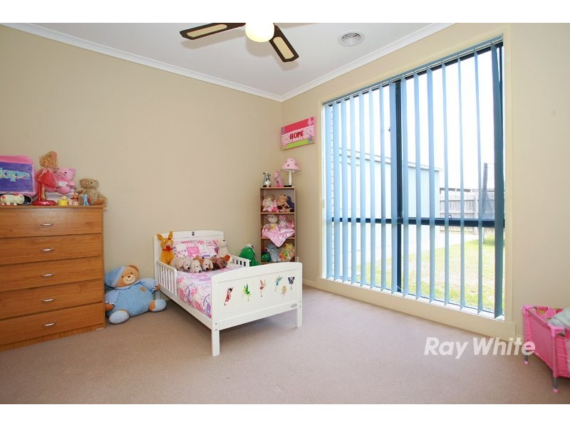 7 Tauna Place, Cranbourne VIC 3977