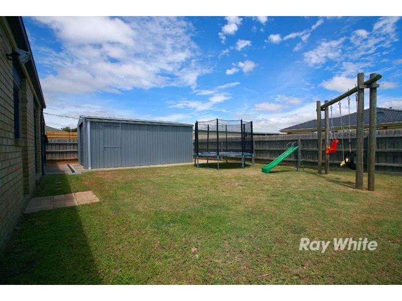 7 Tauna Place, Cranbourne VIC 3977