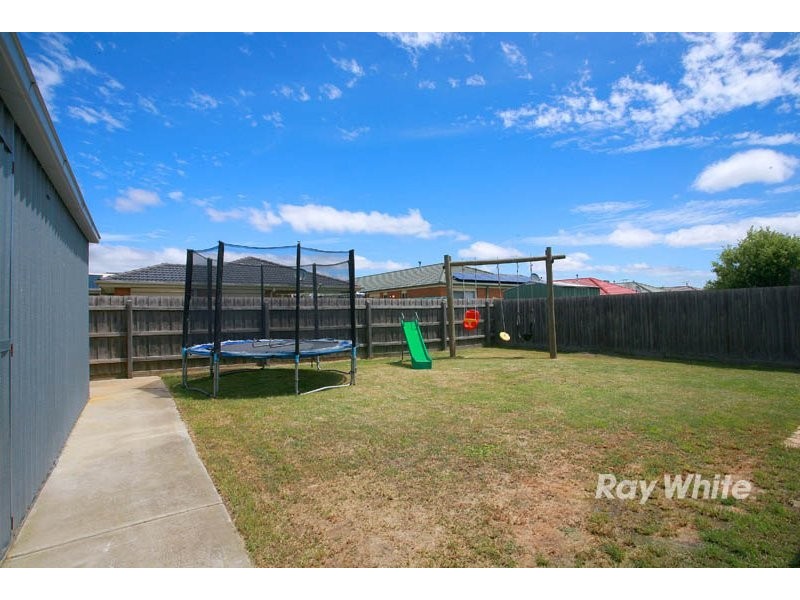 7 Tauna Place, Cranbourne VIC 3977
