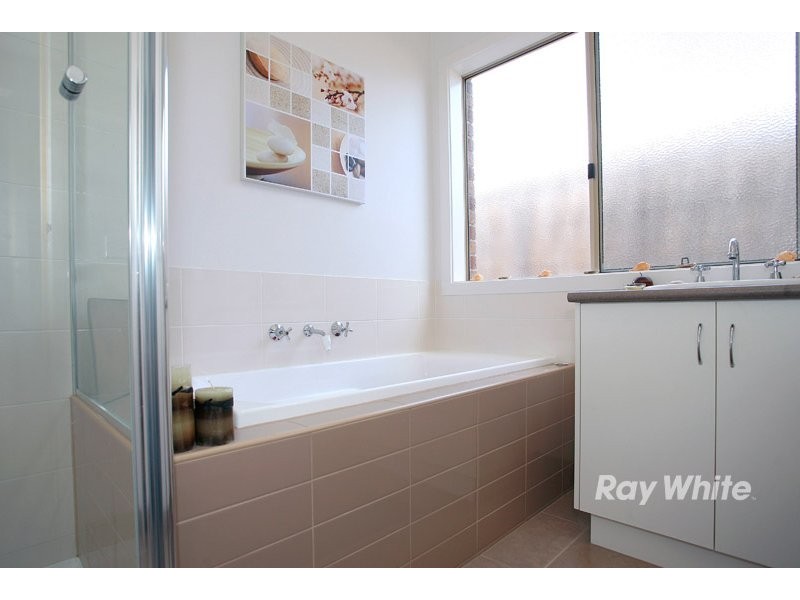 23 Calais Circuit, Cranbourne VIC 3977