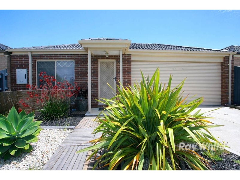 23 Calais Circuit, Cranbourne VIC 3977