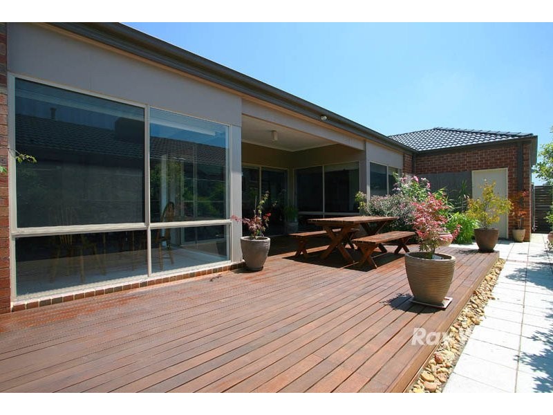 7 Ogle Way, Cranbourne North VIC 3977