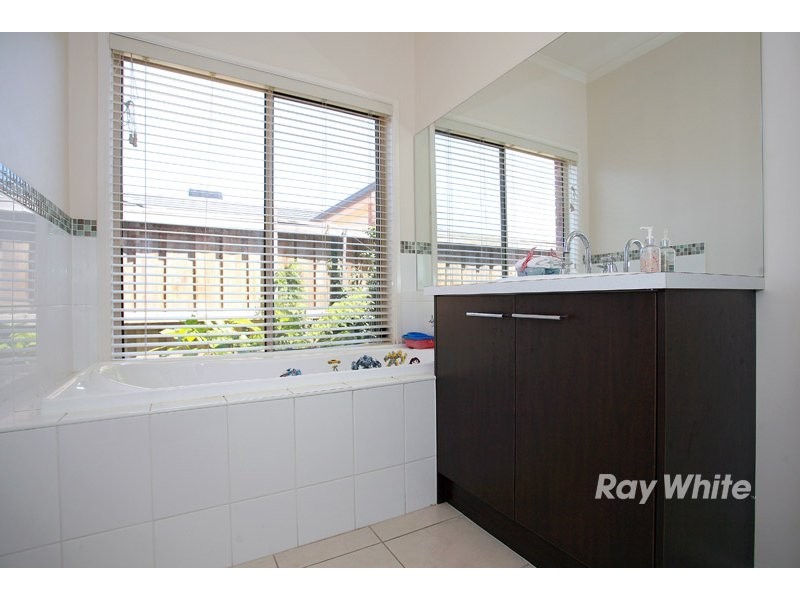 7 Ogle Way, Cranbourne North VIC 3977
