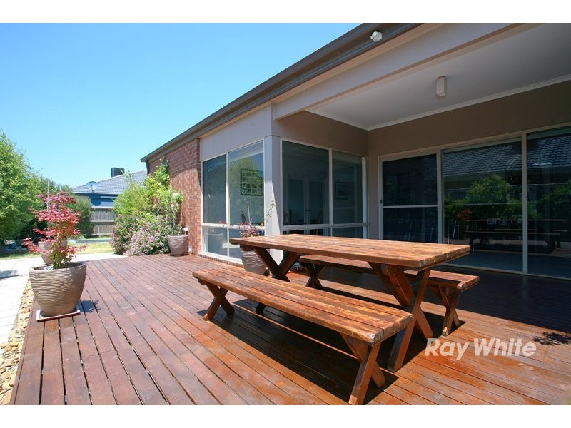 7 Ogle Way, Cranbourne North VIC 3977