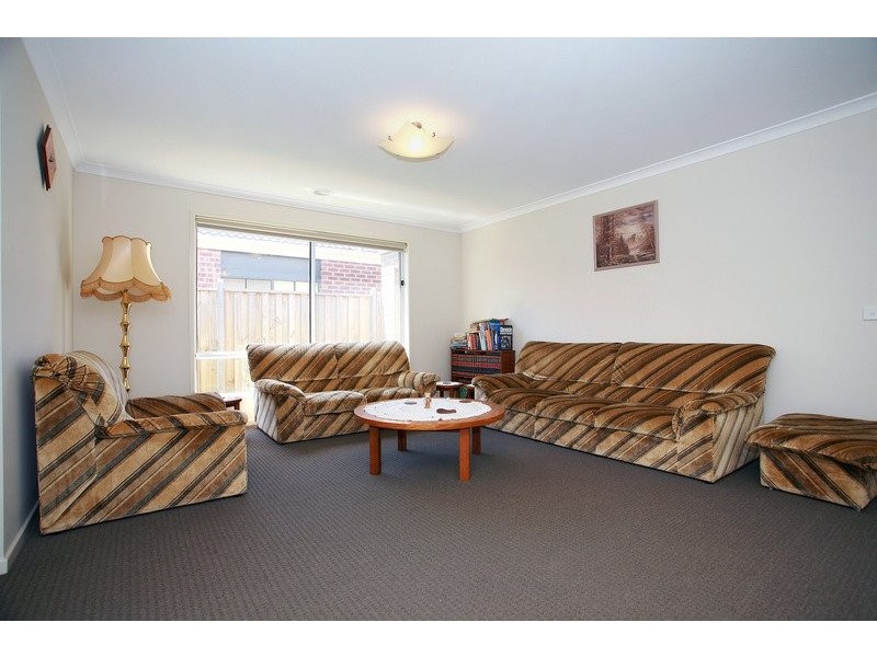 34 Bluemist Circuit, Lyndhurst VIC 3975