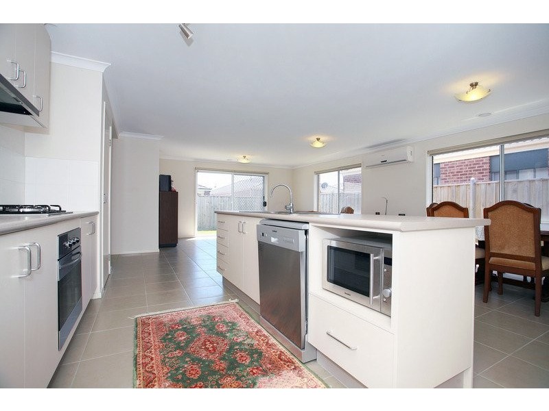 34 Bluemist Circuit, Lyndhurst VIC 3975