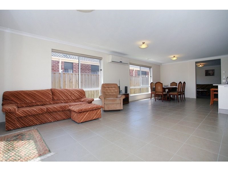 34 Bluemist Circuit, Lyndhurst VIC 3975