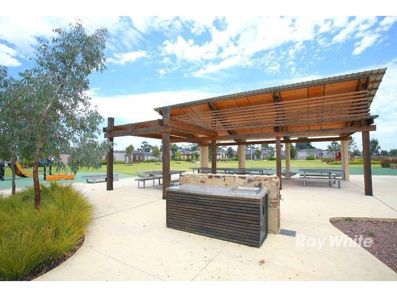 Lot 3030, Number 17 Ascent Drive, Cranbourne North VIC 3977