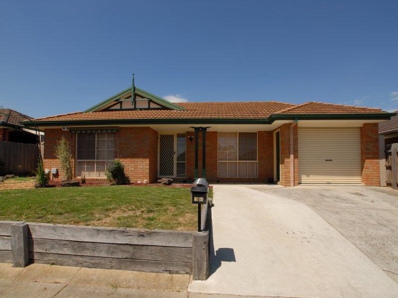 36 Scarborough Avenue, Cranbourne VIC 3977