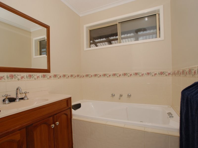 36 Scarborough Avenue, Cranbourne VIC 3977