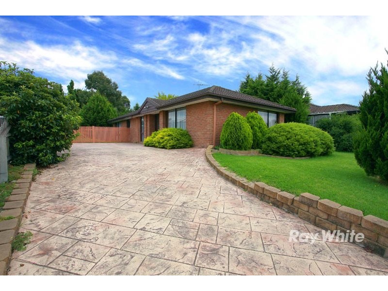 5 Hoysted Avenue, Cranbourne VIC 3977