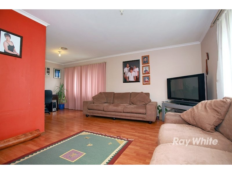 5 Hoysted Avenue, Cranbourne VIC 3977