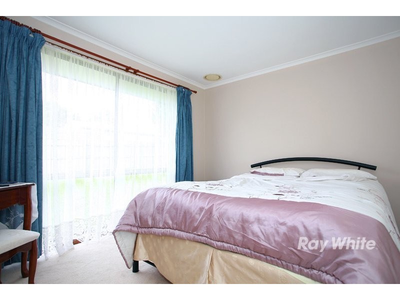5 Hoysted Avenue, Cranbourne VIC 3977