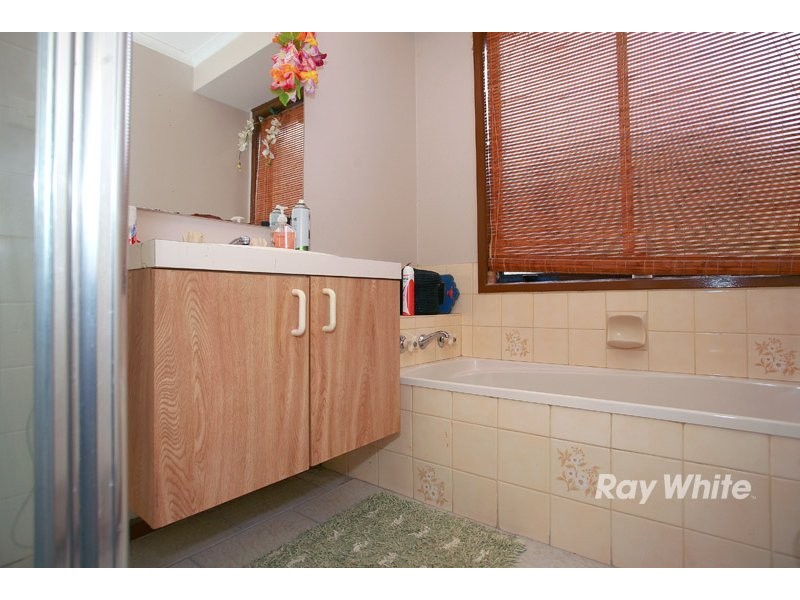 5 Hoysted Avenue, Cranbourne VIC 3977