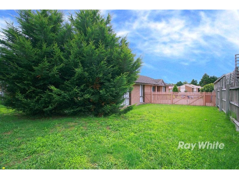 5 Hoysted Avenue, Cranbourne VIC 3977