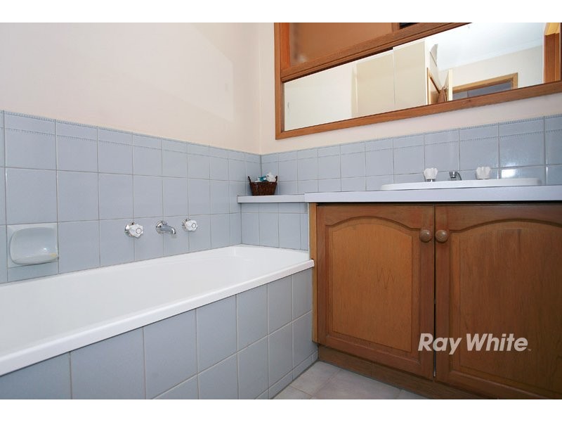 5 Woodbine Road, Cranbourne VIC 3977