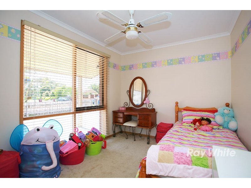 5 Woodbine Road, Cranbourne VIC 3977