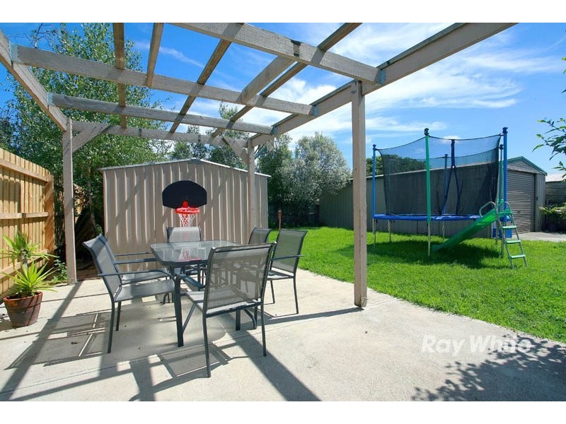 5 Woodbine Road, Cranbourne VIC 3977