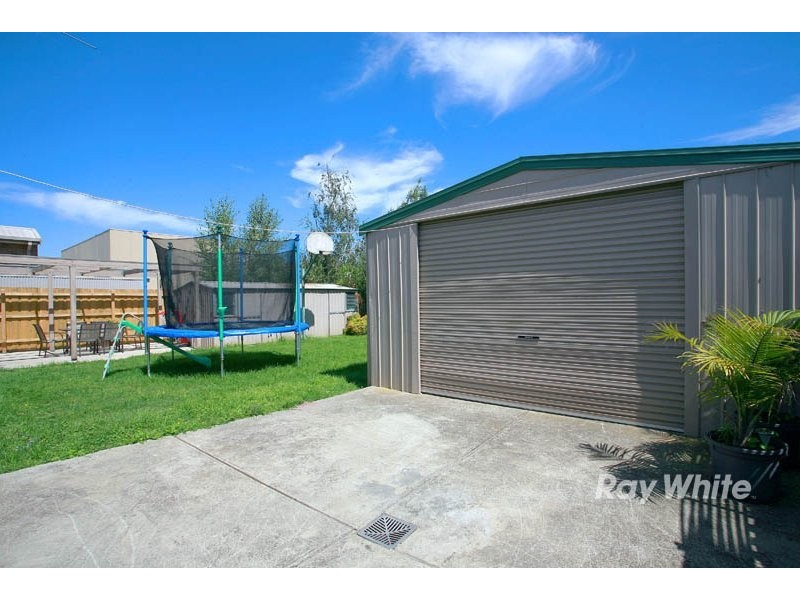 5 Woodbine Road, Cranbourne VIC 3977