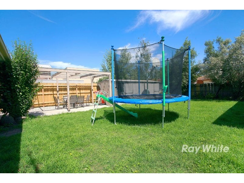 5 Woodbine Road, Cranbourne VIC 3977