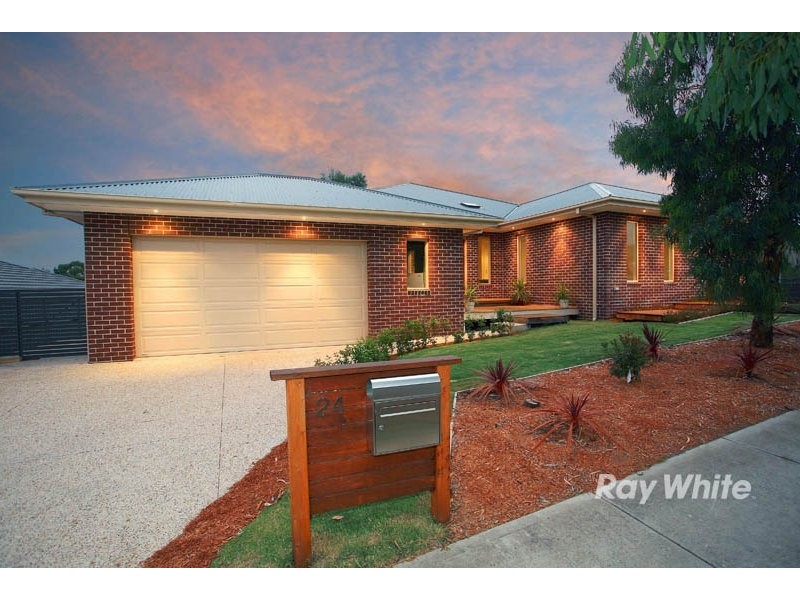 24 Greenmist Crescent, Cranbourne South VIC 3977