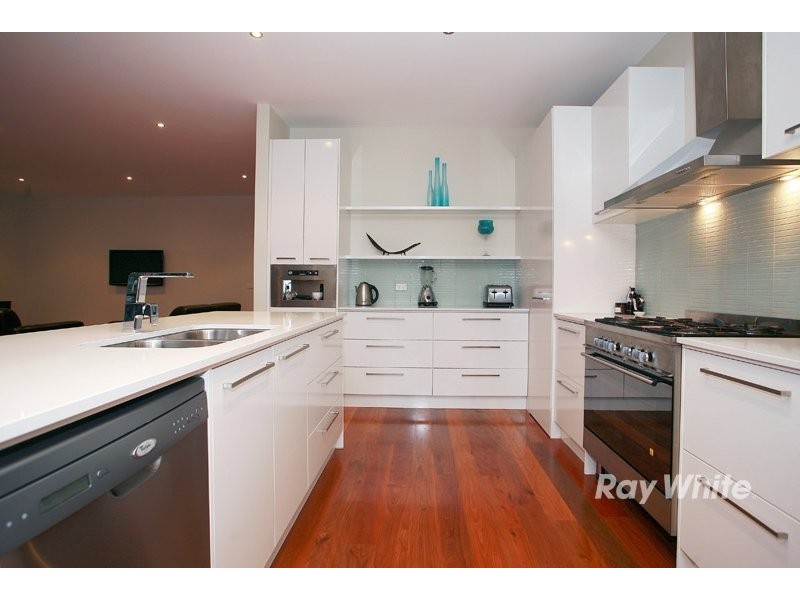 24 Greenmist Crescent, Cranbourne South VIC 3977